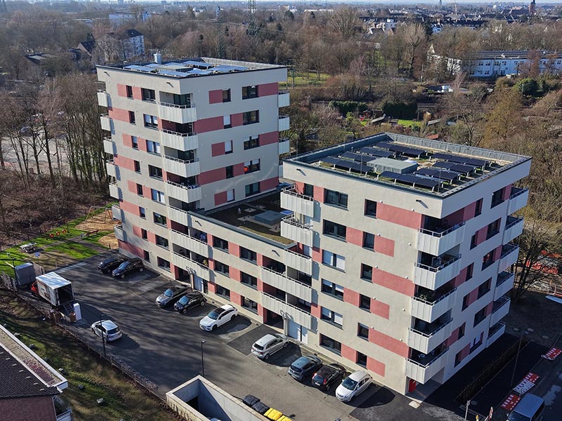 Chemnitzer Straße 1-1b mit PV-Anlagen auf Wohnturmen